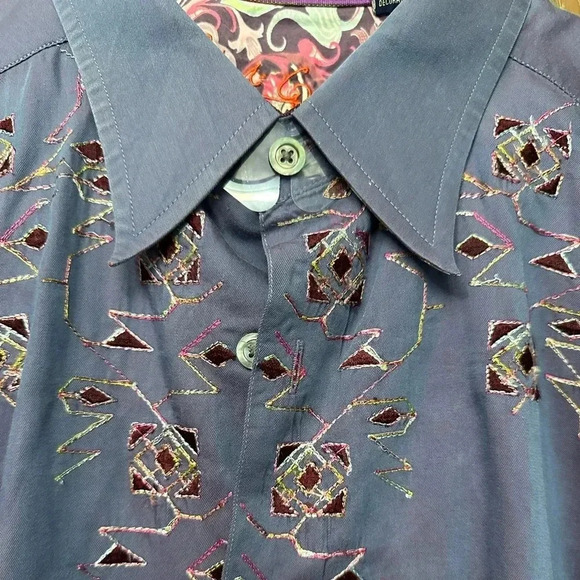 NWOT Robert Graham Dress Shirt THIS IS SOLD UNABLE TO DELETE - Picture 2 of 9